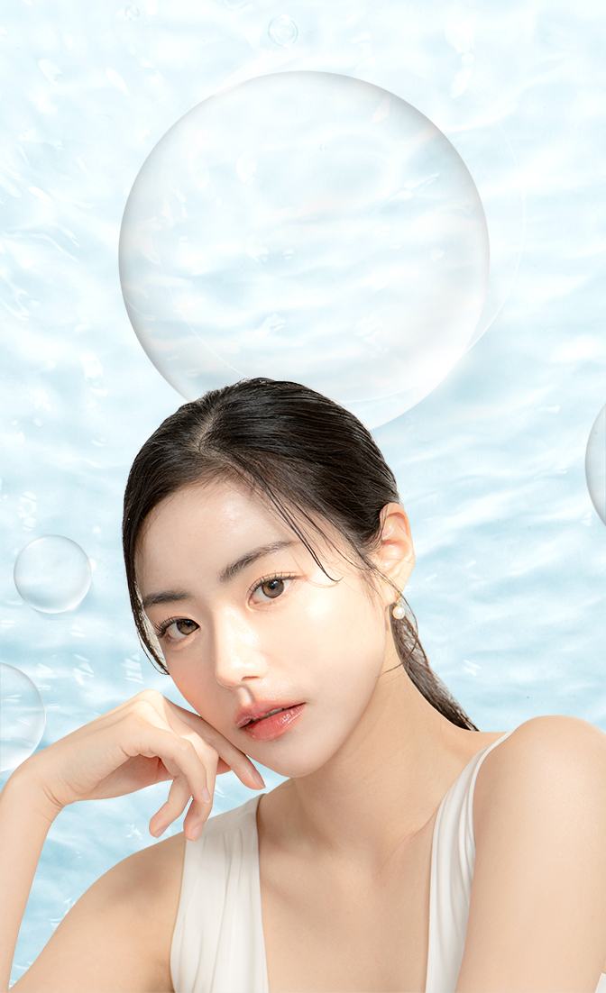 低刺激水润焕肤护理让肌肤水润透亮呈现清透无暇的模特